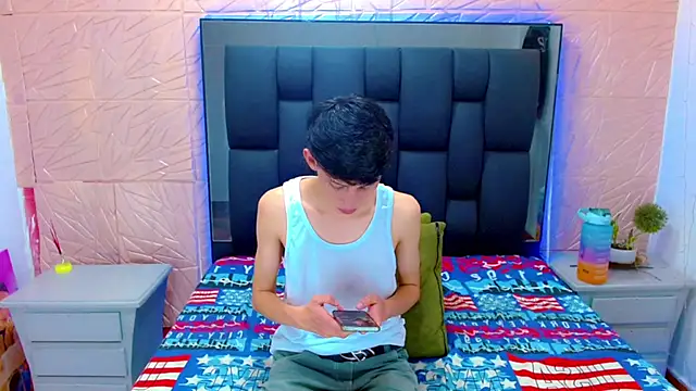 thaigo twink38 online show from October 17, 2025, 3:32 am