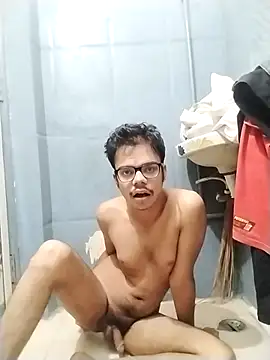 sexybobby13 online show from November 7, 2025, 8:41 am