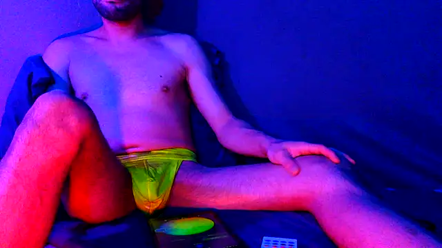 highinhtxx online show from October 24, 2025, 12:20 am