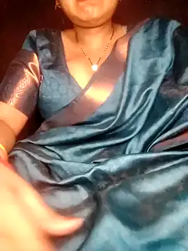 Snapshot of Hot__bhabhi_99 chatting on May 10, 2026, 3:43 am Hot bhabhi 99 online show from May 10, 2026, 3:43 am