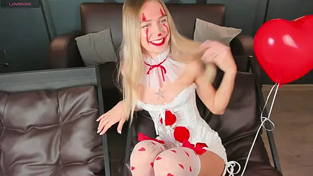 SerenaCrystall online show from October 27, 2025, 3:29 am