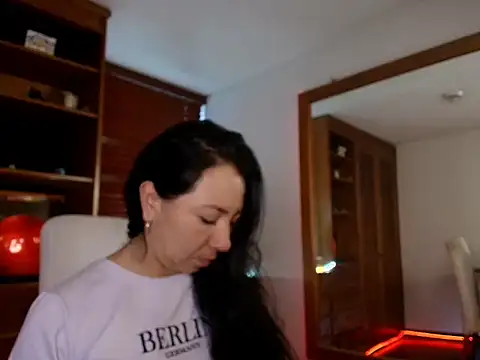 Talia  velvet online show from December 22, 2025, 11:32 am