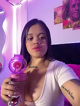 Snapshot of Sussyroxxx chatting on October 17, 2025, 10:33 pm Sussyroxxx online show from October 17, 2025, 10:33 pm