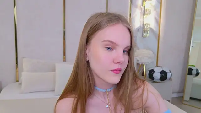 Lili Lohan online show from July 17, 2026, 5:04 am