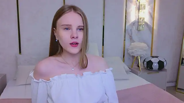 Lili Lohan online show from July 8, 2026, 5:08 am