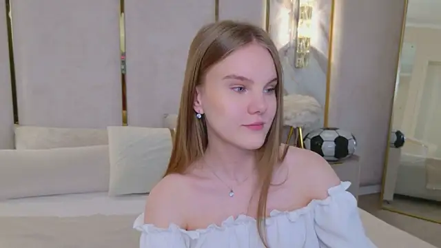 Lili Lohan online show from July 13, 2026, 5:07 am