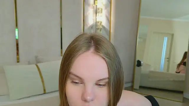 Lili Lohan online show from July 12, 2026, 5:08 am