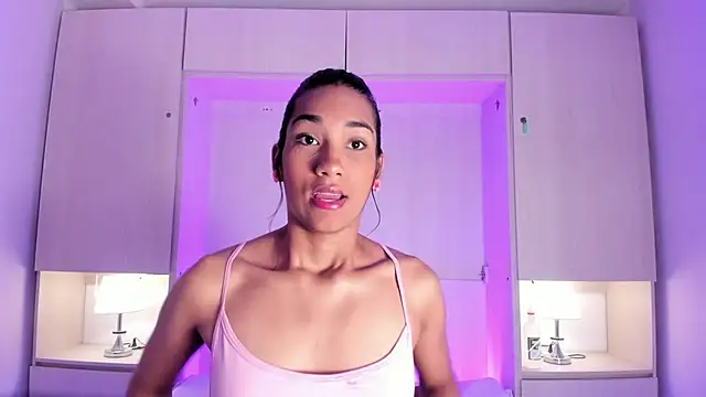 AnahiCollins online show from April 29, 2026, 11:36 am