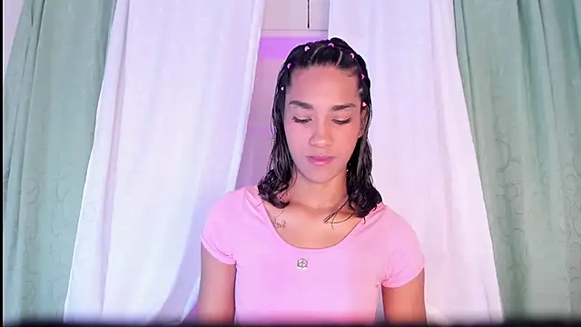 AnahiCollins online show from July 27, 2026, 12:01 pm