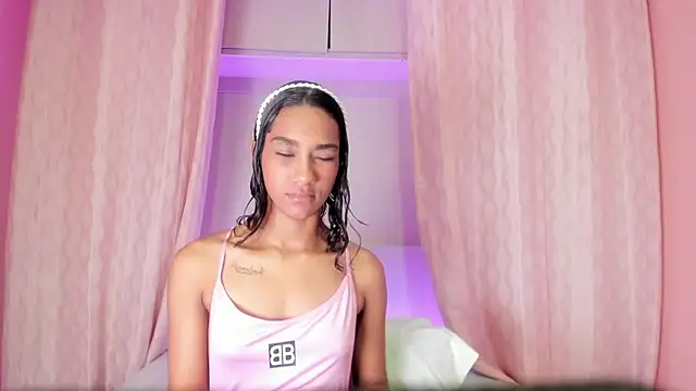 AnahiCollins online show from August 2, 2026, 12:47 pm