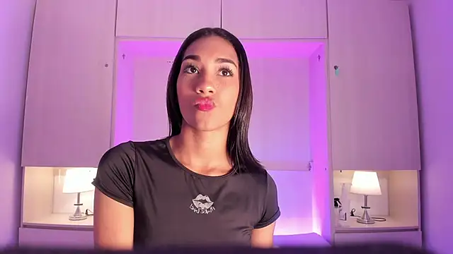 AnahiCollins online show from May 6, 2026, 11:58 am