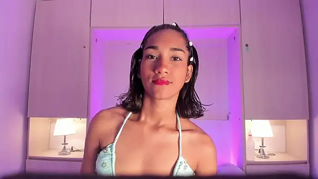 AnahiCollins online show from April 30, 2026, 12:12 pm