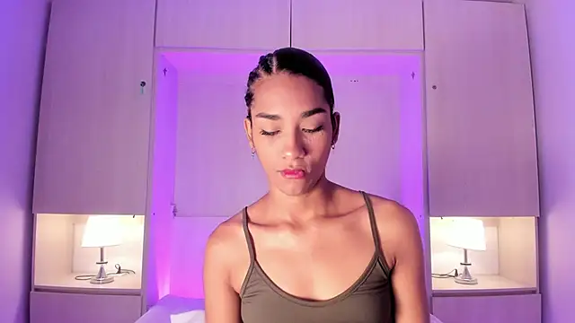 AnahiCollins online show from May 16, 2026, 11:42 am