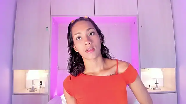 AnahiCollins online show from June 15, 2026, 11:43 am