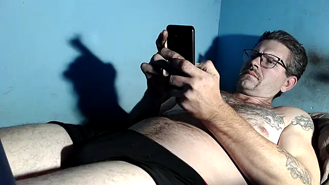 Snapshot of bigdickdaddy6911 chatting on November 21, 2025, 2:10 am bigdickdaddy6911 online show from November 21, 2025, 2:10 am