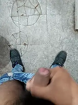 SlipperyRebound0 online show from November 20, 2025, 5:02 pm