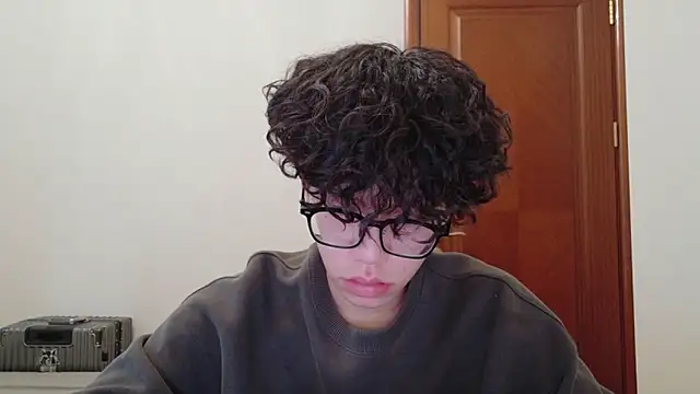 hangzi-0011 online show from October 4, 2025, 10:28 am