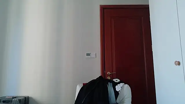 hangzi-0011 online show from October 6, 2025, 8:37 am