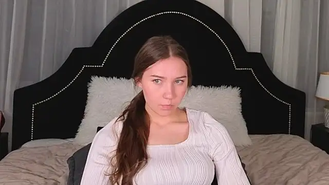 OliviaLay online show from February 2, 2026, 12:48 pm