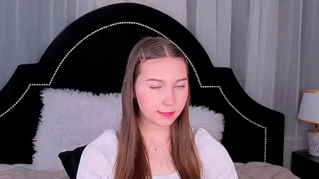 OliviaLay online show from February 1, 2026, 11:41 am