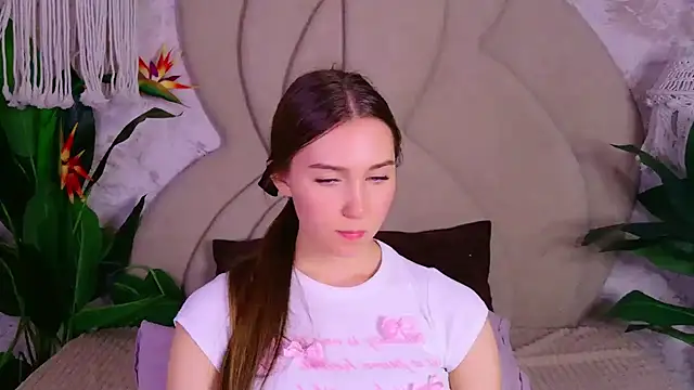 OliviaLay online show from January 14, 2026, 2:09 pm