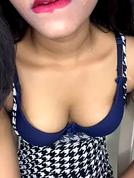 pooja-cam1 online show from December 14, 2025, 7:08 pm