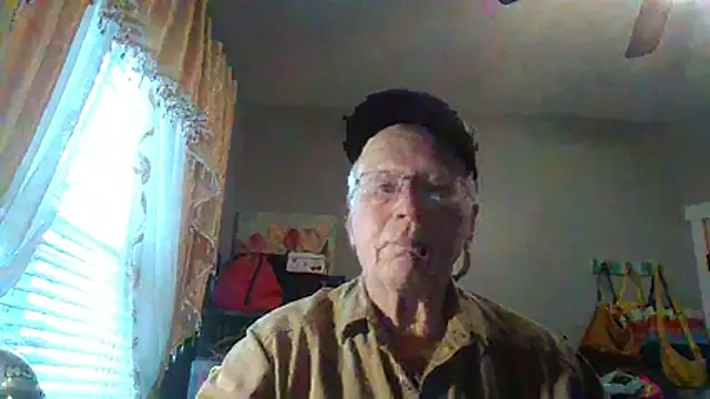 Snapshot of Farmall400 chatting on December 15, 2025, 2:34 pm Farmall400 online show from December 15, 2025, 2:34 pm