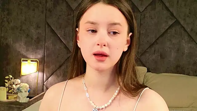 EvaSwen online show from April 29, 2026, 4:33 pm