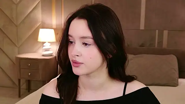 Snapshot of EvaSwen chatting on June 15, 2026, 10:59 am EvaSwen online show from June 15, 2026, 10:59 am