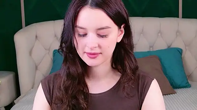Snapshot of EvaSwen chatting on June 18, 2026, 6:34 am EvaSwen online show from June 18, 2026, 6:34 am