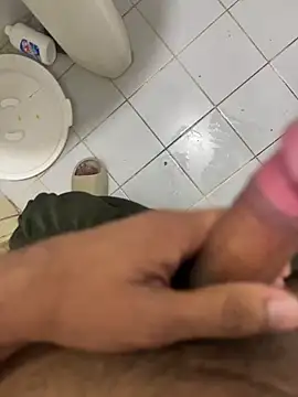 Snapshot of alwynu chatting on February 26, 2026, 12:32 am alwynu online show from February 26, 2026, 12:32 am