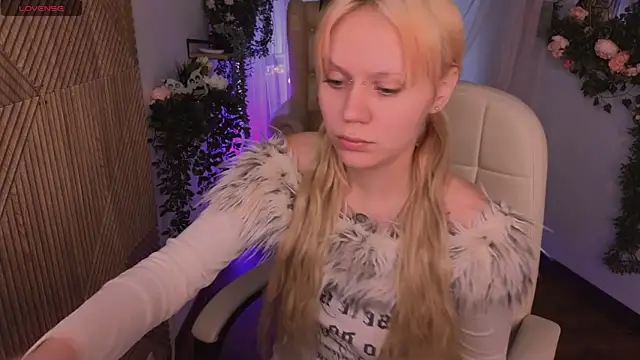 kitten murray  online show from November 7, 2025, 1:37 pm