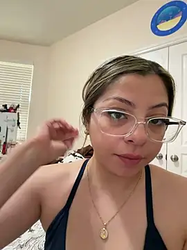 bunnygorl12 online show from June 12, 2026, 7:11 pm