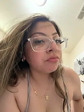 bunnygorl12 online show from June 15, 2026, 11:04 pm
