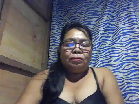 Snapshot of cris_tita chatting on July 5, 2026, 1:29 pm cris tita online show from July 5, 2026, 1:29 pm