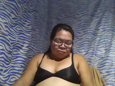 Snapshot of cris_tita chatting on July 3, 2026, 12:44 pm cris tita online show from July 3, 2026, 12:44 pm