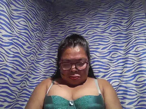 Snapshot of cris_tita chatting on June 23, 2026, 2:15 pm cris tita online show from June 23, 2026, 2:15 pm