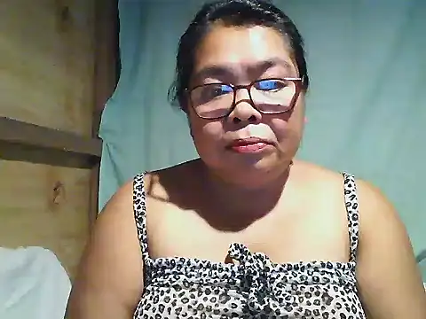Snapshot of cris_tita chatting on July 27, 2026, 5:31 pm cris tita online show from July 27, 2026, 5:31 pm