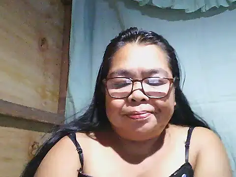 Snapshot of cris_tita chatting on July 20, 2026, 5:15 pm cris tita online show from July 20, 2026, 5:15 pm