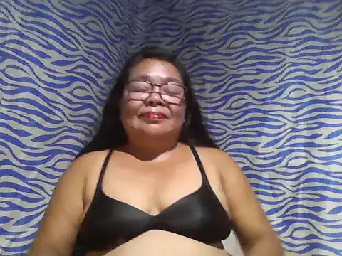 Snapshot of cris_tita chatting on June 15, 2026, 1:00 pm cris tita online show from June 15, 2026, 1:00 pm