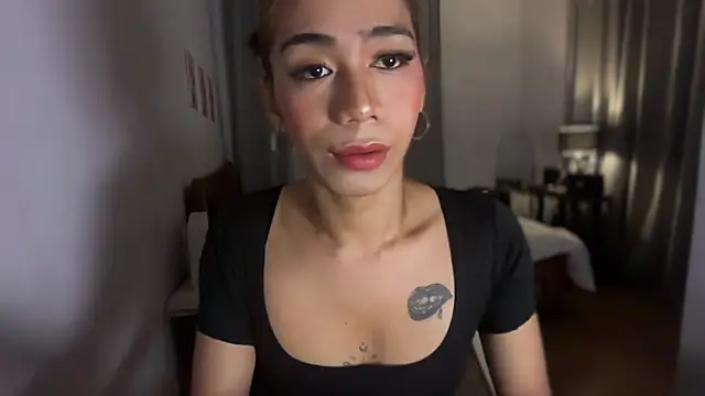 Snapshot of TsManikaXx chatting on April 3, 2026, 12:44 pm TsManikaXx online show from April 3, 2026, 12:44 pm