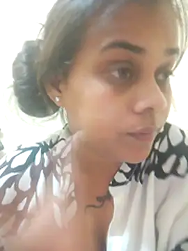 Snapshot of Naughtysilk chatting on October 31, 2025, 12:18 am Naughtysilk online show from October 31, 2025, 12:18 am