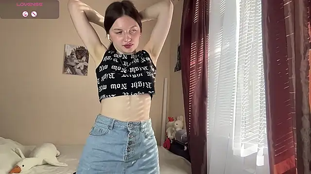 JanellHousen online show from June 7, 2026, 4:07 am