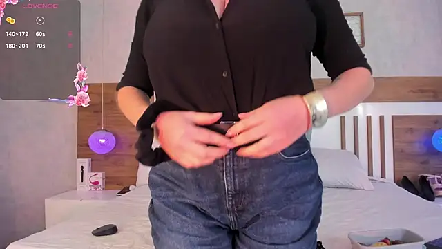 LucianaWainN online show from October 2, 2025, 12:52 pm