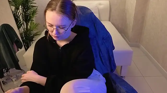 SirenaBlessing online show from December 22, 2025, 1:11 pm