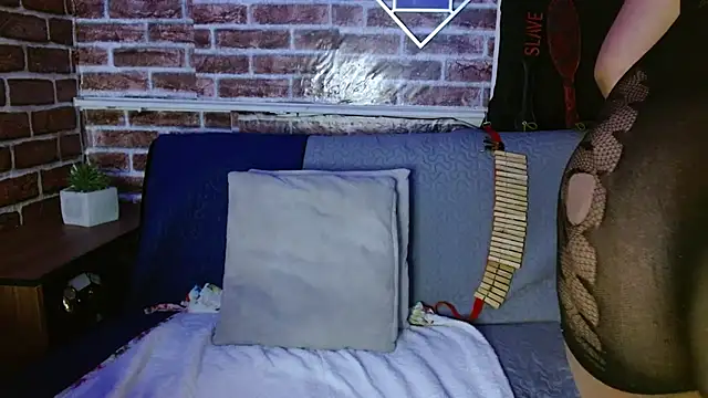 scarlet queen   online show from February 2, 2026, 11:37 pm