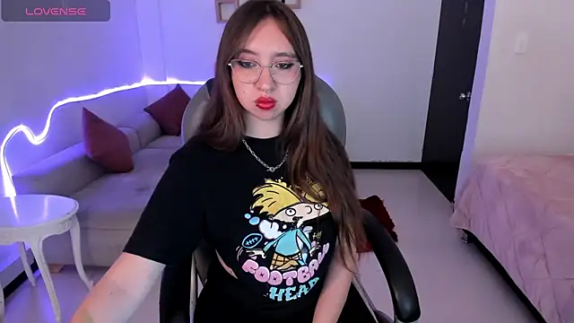 Scarlett  Cooper   online show from November 10, 2025, 12:32 pm