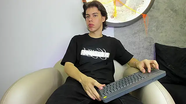 Lucian grey online show from October 19, 2025, 3:53 am