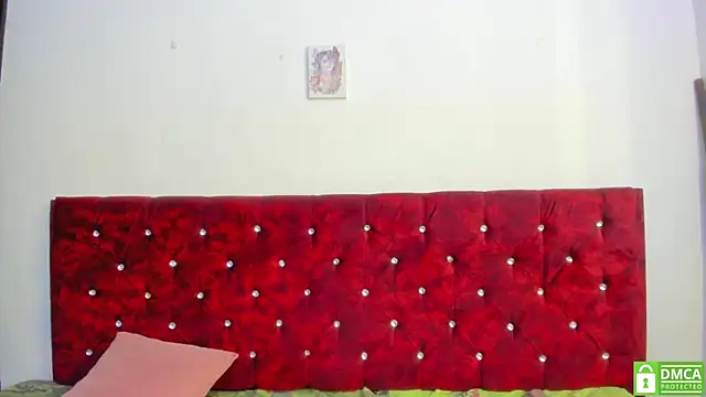 Lia Carter  online show from November 17, 2025, 1:59 pm