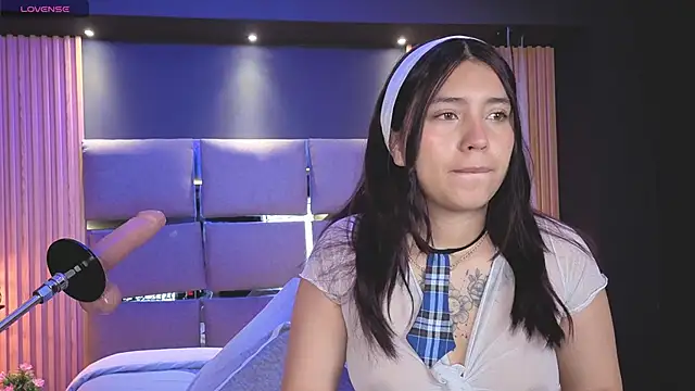 Emily Roberts9 online show from November 22, 2025, 11:31 am